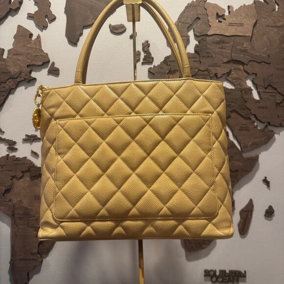 Chanel Vintage Caviar Beige Gold Medallion Tote Authentic CoA - Picture 5 of 12